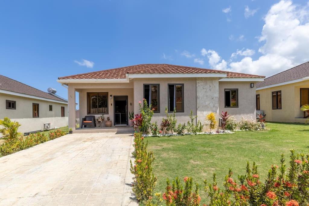 Sun Shine Luxury Villas 2 Bedroom Pool & Gym Ocho Rios St Ann Exteriér fotografie
